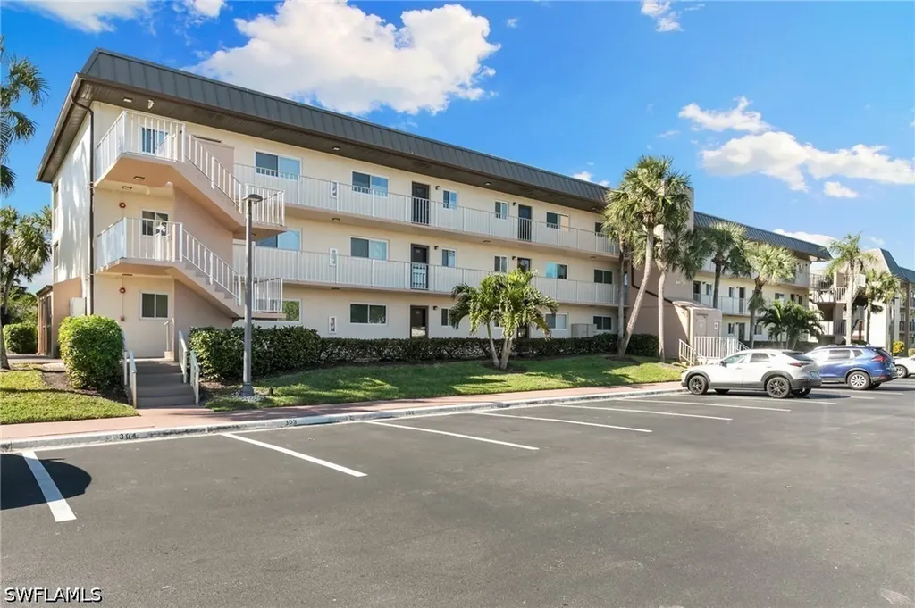1024 Manatee Road Naples FL 34114