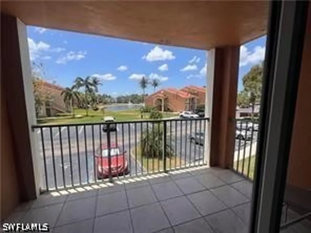 1240 Wildwood Lakes Boulevard Naples FL 34104