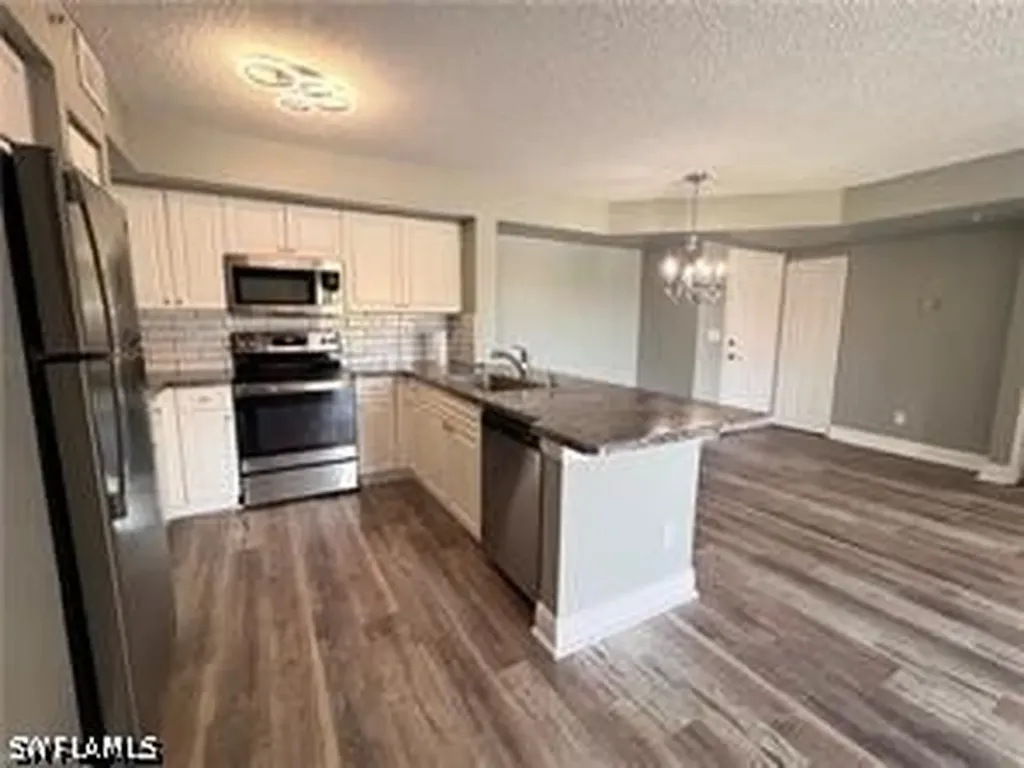 1240 Wildwood Lakes Boulevard Naples FL 34104
