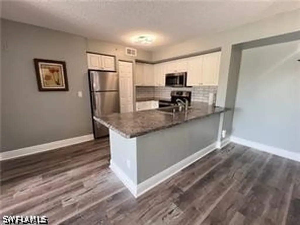 1240 Wildwood Lakes Boulevard Naples FL 34104