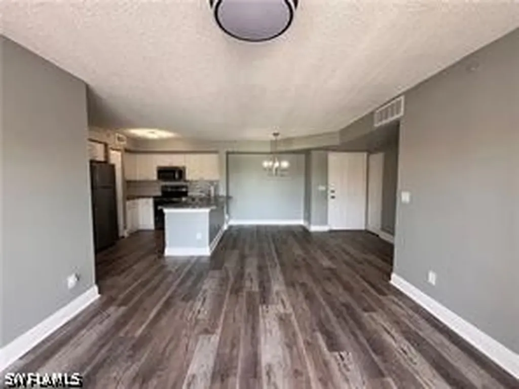 1240 Wildwood Lakes Boulevard Naples FL 34104