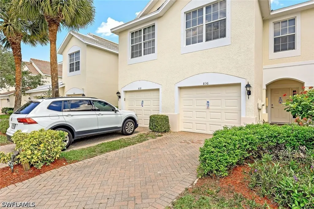 836 Hampton Circle Naples FL 34105