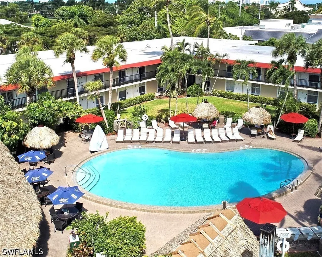 2555 Tamiami Trail N Naples FL 34103