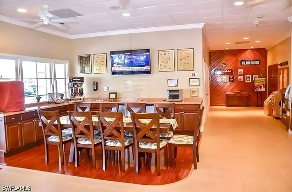 2555 Tamiami Trail N Naples FL 34103