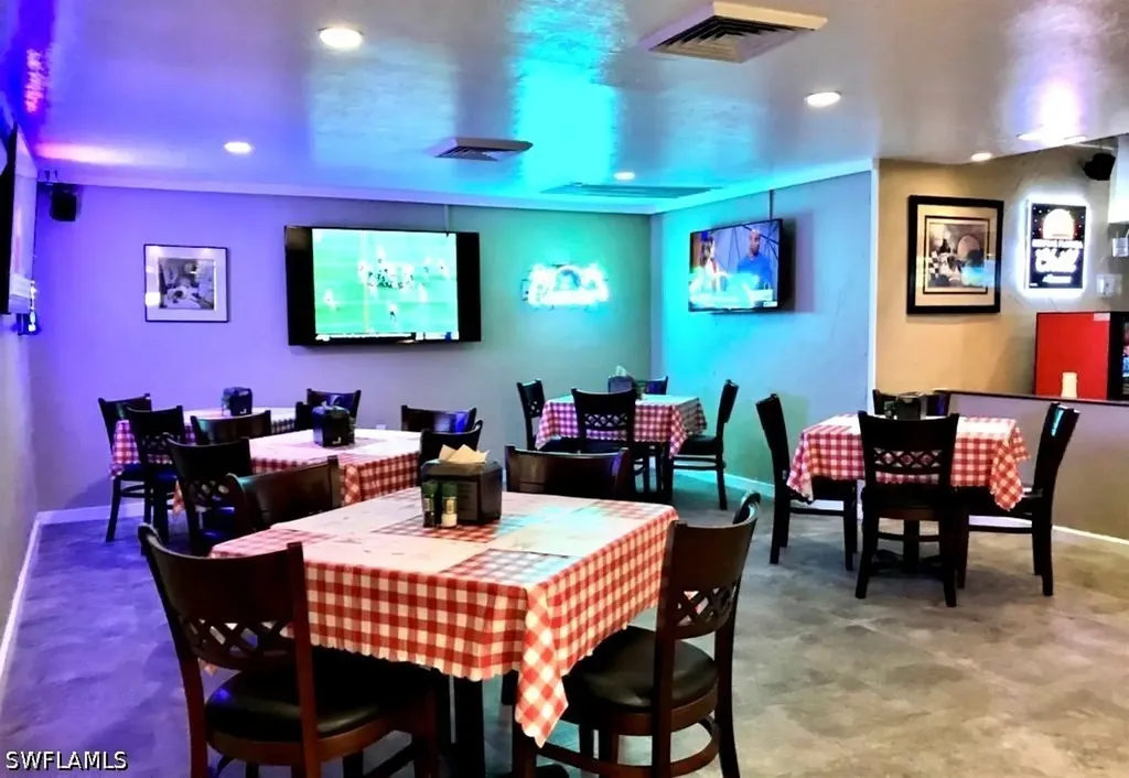 2555 Tamiami Trail N Naples FL 34103