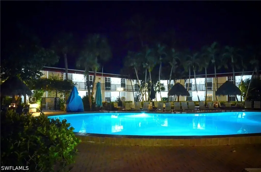 2555 Tamiami Trail N Naples FL 34103