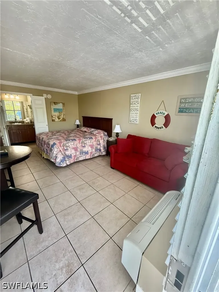 2555 Tamiami Trail N Naples FL 34103