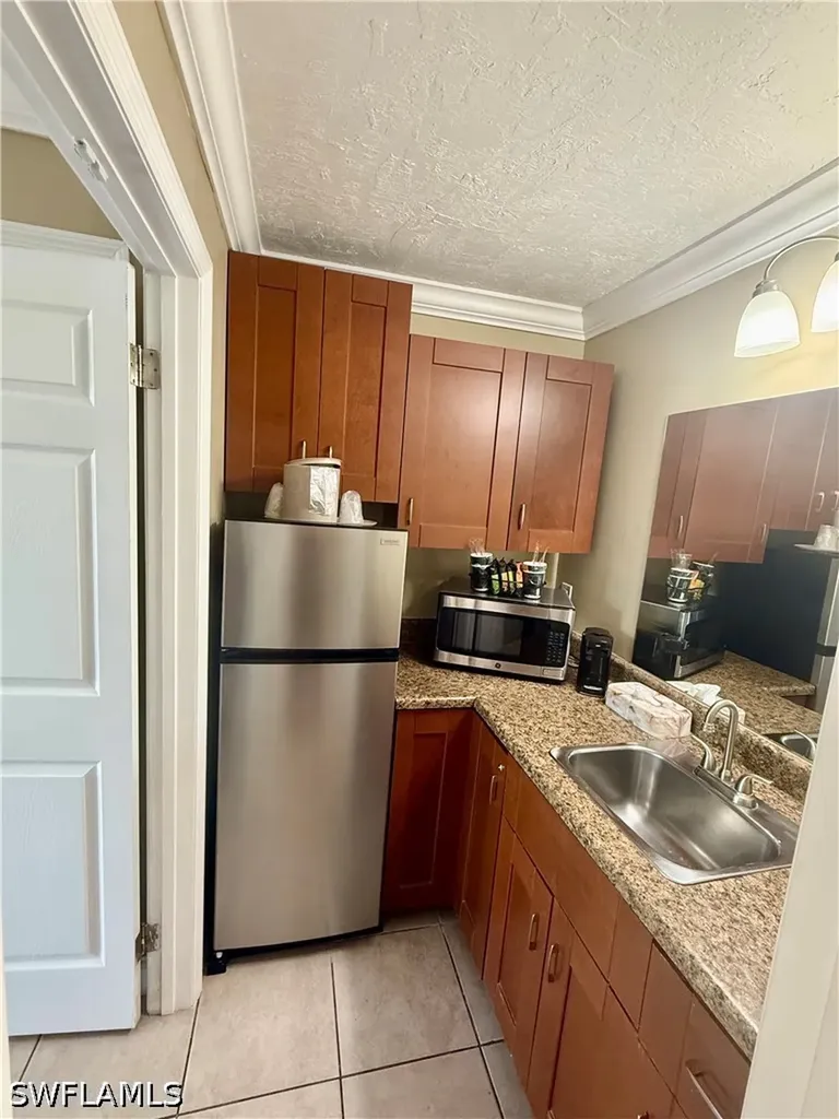 2555 Tamiami Trail N Naples FL 34103