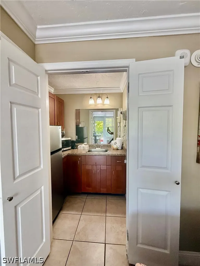 2555 Tamiami Trail N Naples FL 34103