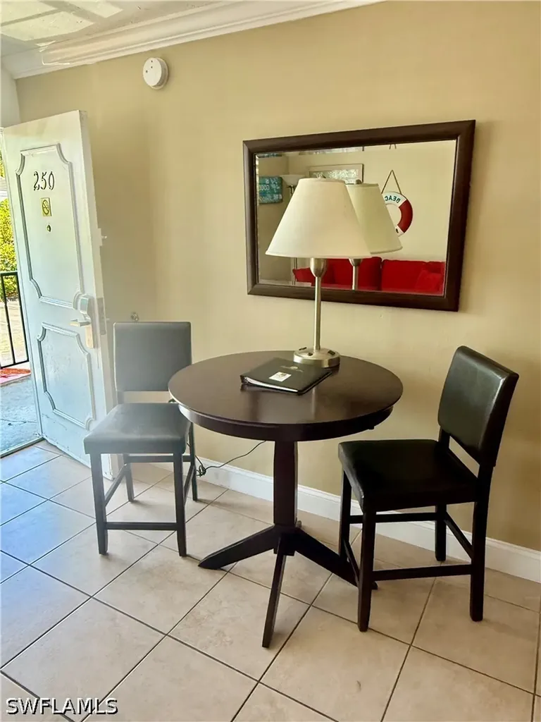 2555 Tamiami Trail N Naples FL 34103