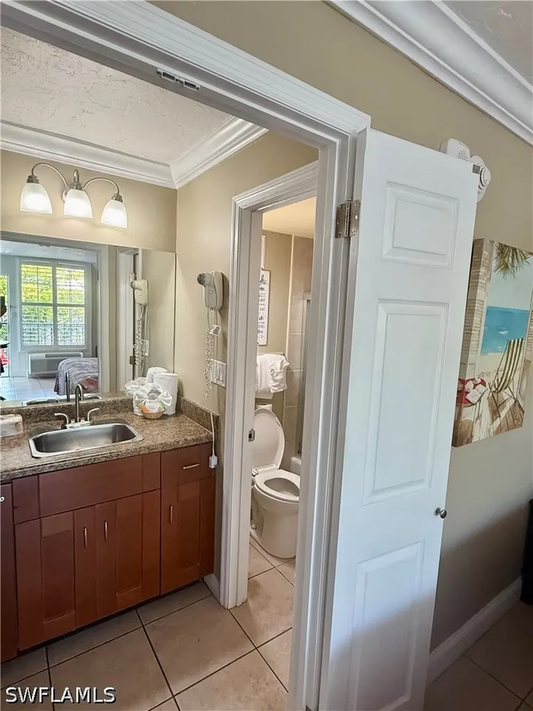 2555 Tamiami Trail N Naples FL 34103
