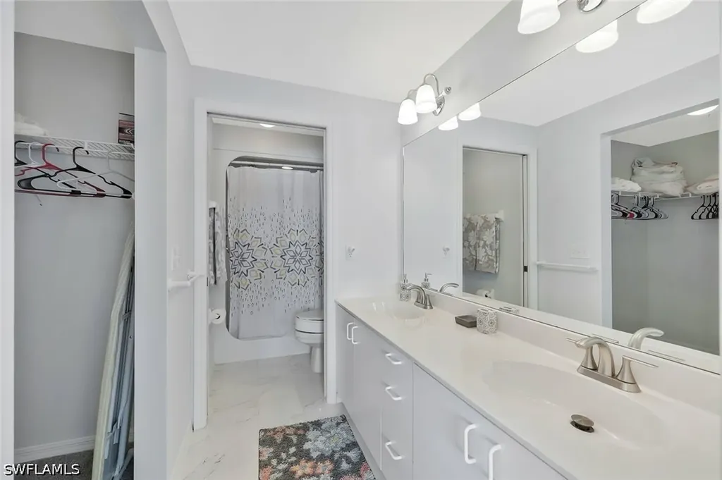 186 Gabriel Circle Naples FL 34104