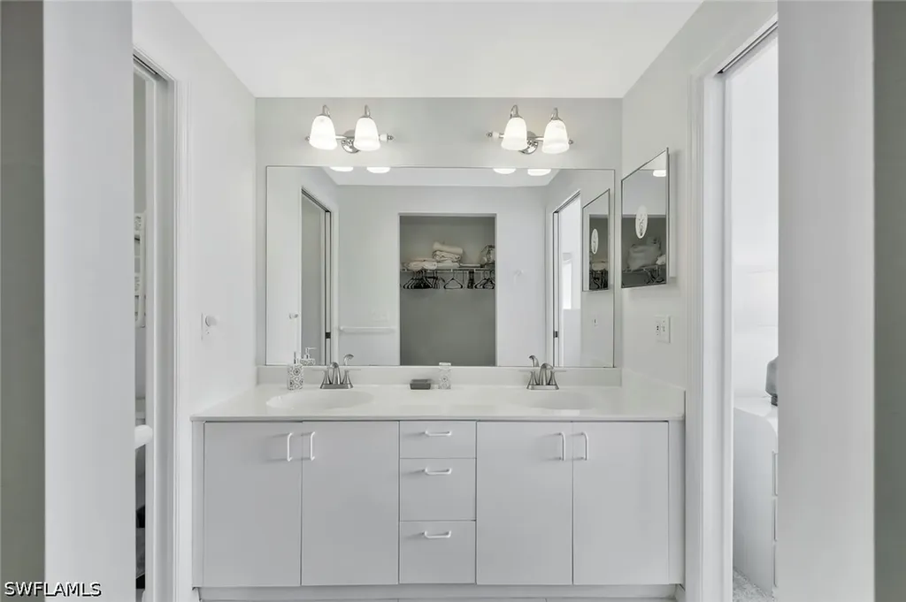 186 Gabriel Circle Naples FL 34104
