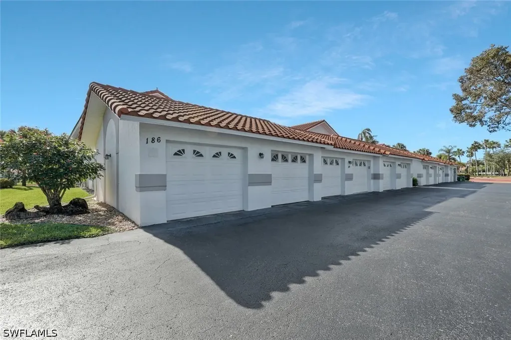 186 Gabriel Circle Naples FL 34104