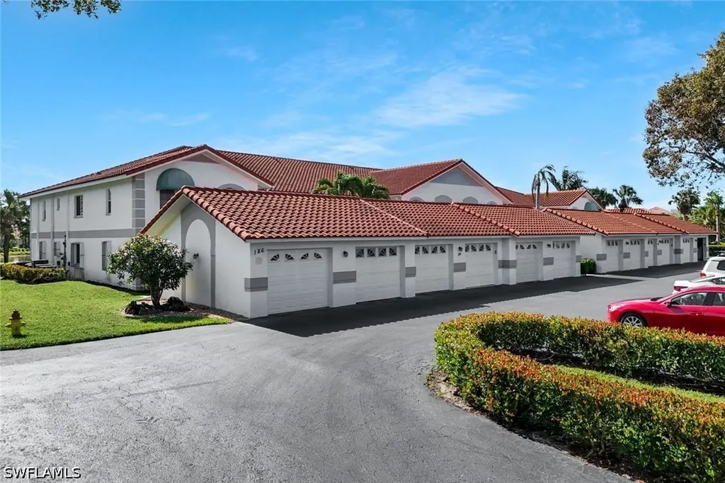 186 Gabriel Circle Naples FL 34104