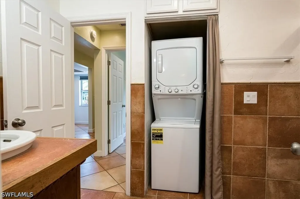 1025 Pine Isle Lane Naples FL 34112