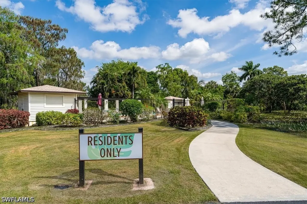1025 Pine Isle Lane Naples FL 34112