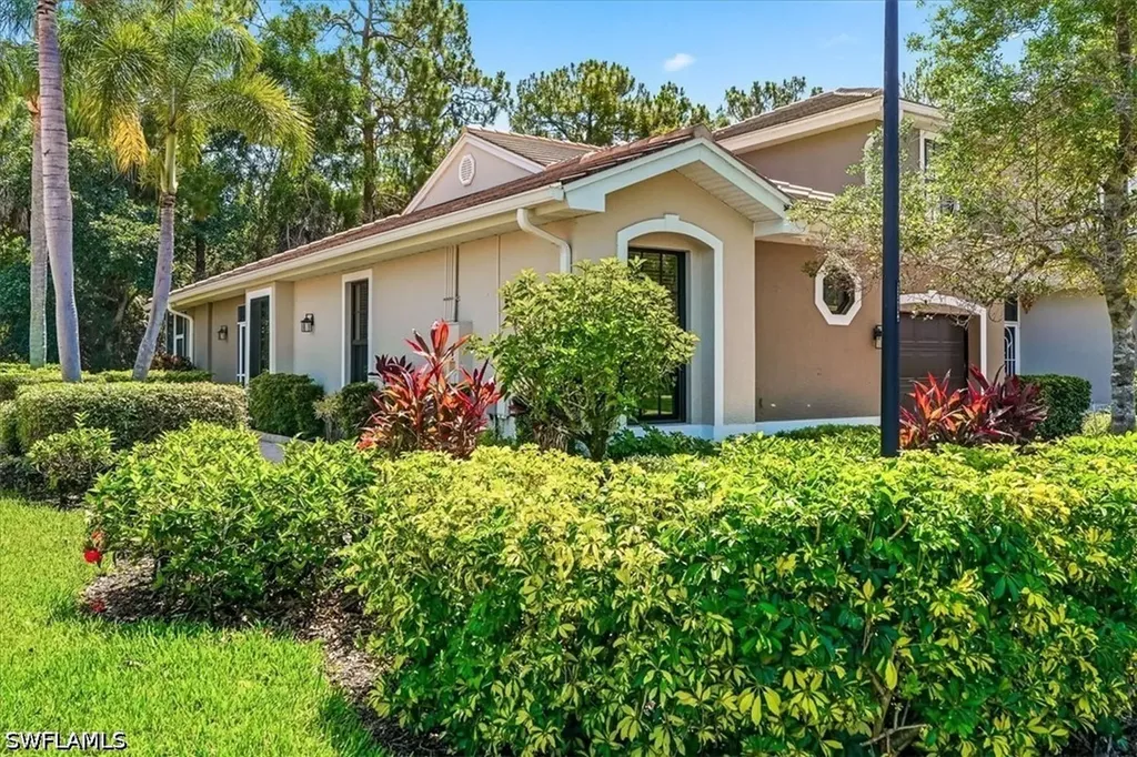 Naples FL, 7550 Meadow Lakes Drive, Unit 4701