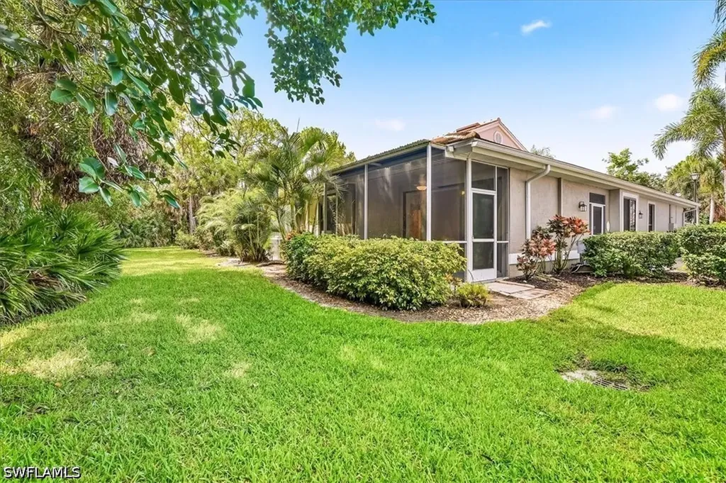 7550 Meadow Lakes Drive Naples FL 34104