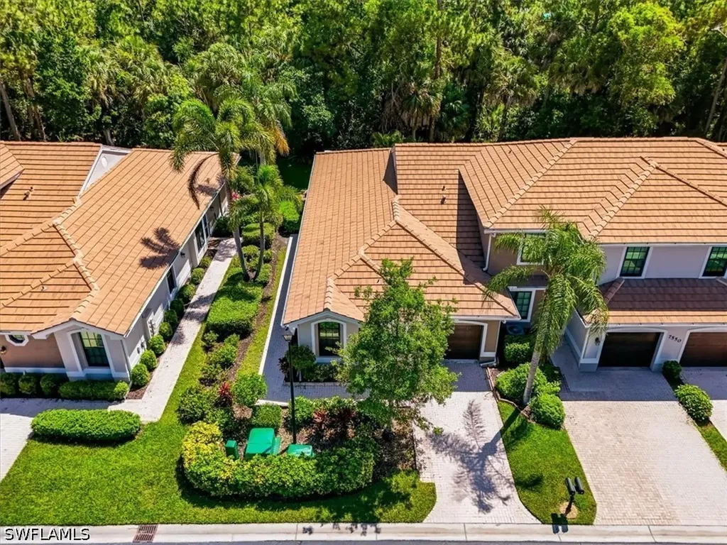 7550 Meadow Lakes Drive Naples FL 34104