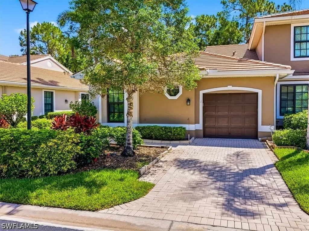 7550 Meadow Lakes Drive Naples FL 34104