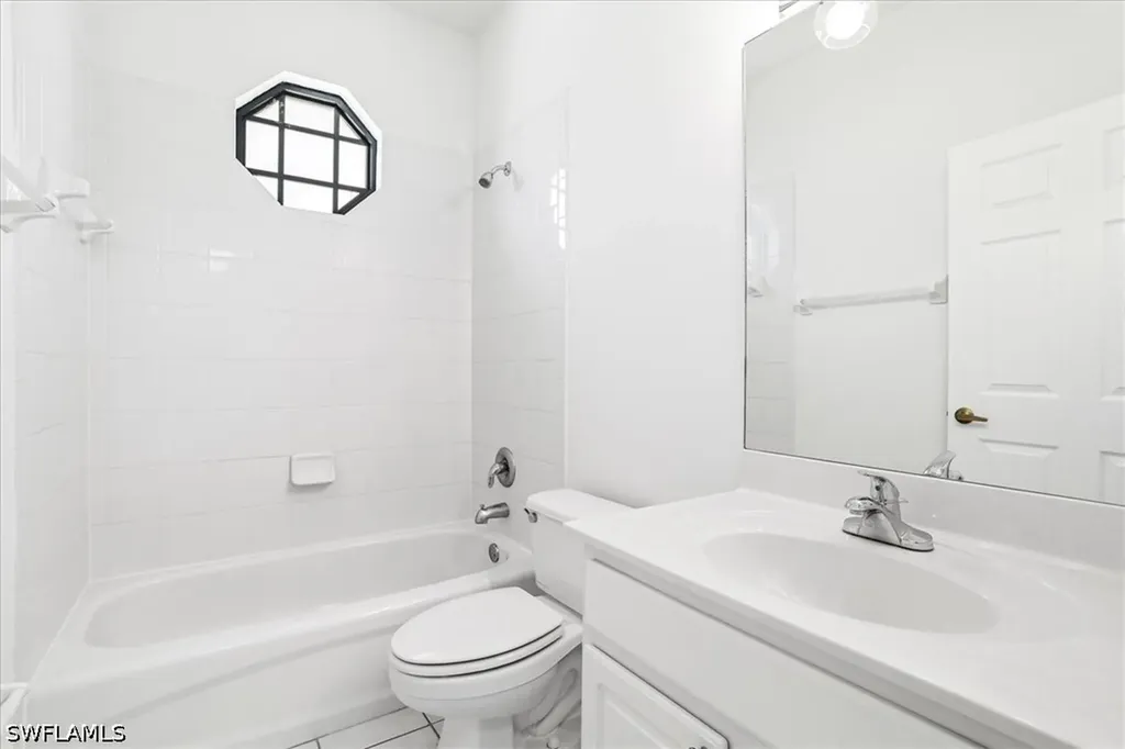 7550 Meadow Lakes Drive Naples FL 34104