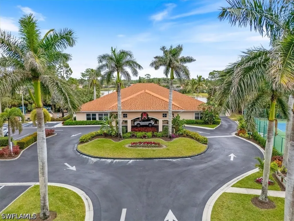 7550 Meadow Lakes Drive Naples FL 34104