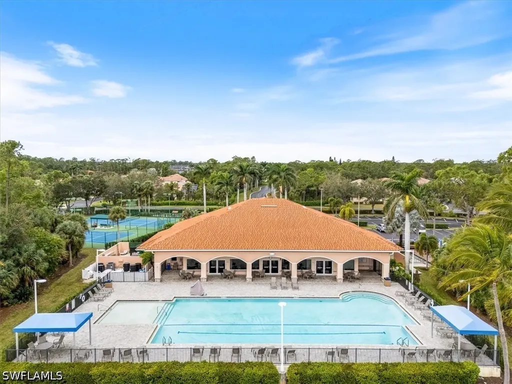 7550 Meadow Lakes Drive Naples FL 34104