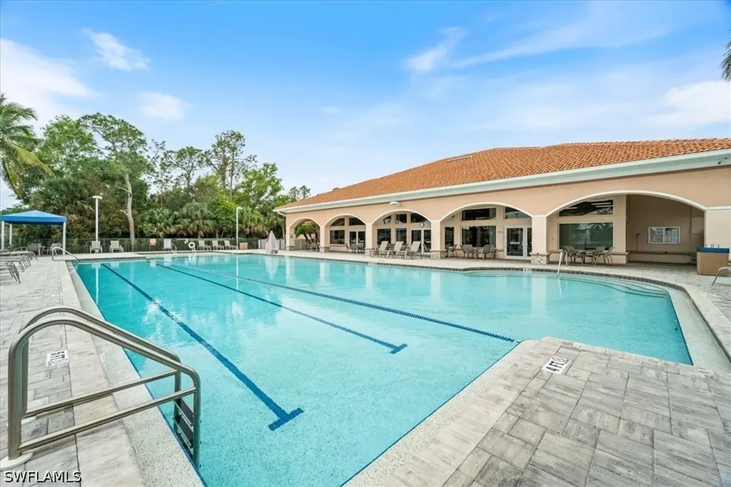 7550 Meadow Lakes Drive Naples FL 34104
