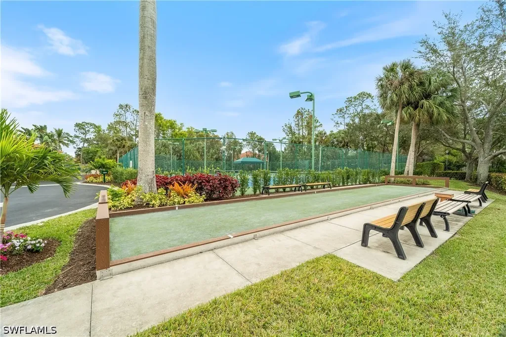 7550 Meadow Lakes Drive Naples FL 34104