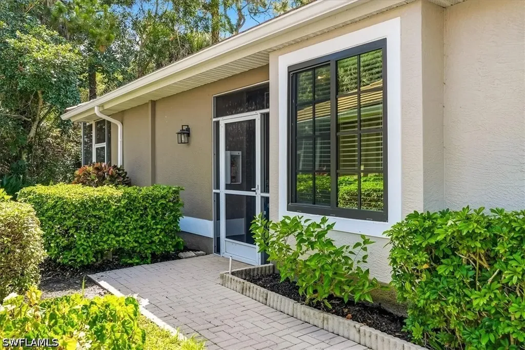 7550 Meadow Lakes Drive Naples FL 34104