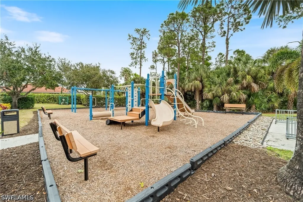 7550 Meadow Lakes Drive Naples FL 34104