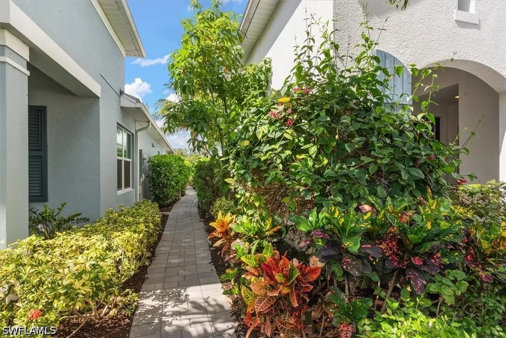 2302 Marquesa Circle Naples FL 34112