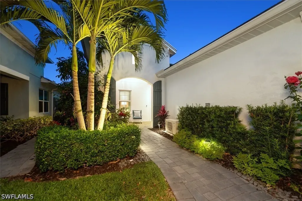 2302 Marquesa Circle Naples FL 34112