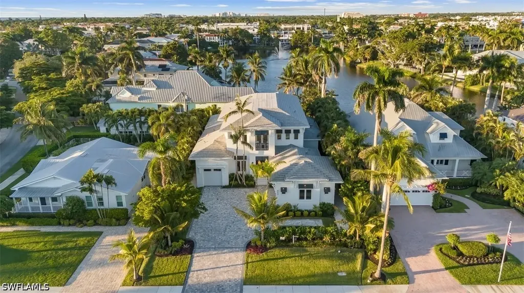 Naples FL, 493 8TH Avenue S