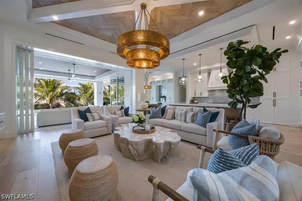 493 8th Avenue S Naples FL 34102