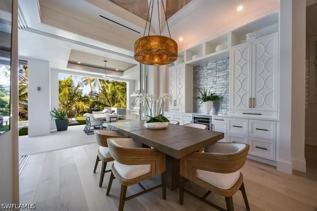 493 8th Avenue S Naples FL 34102