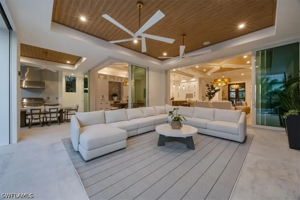 493 8th Avenue S Naples FL 34102