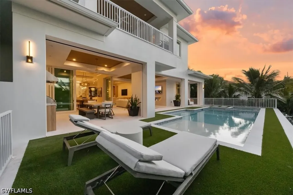 493 8th Avenue S Naples FL 34102