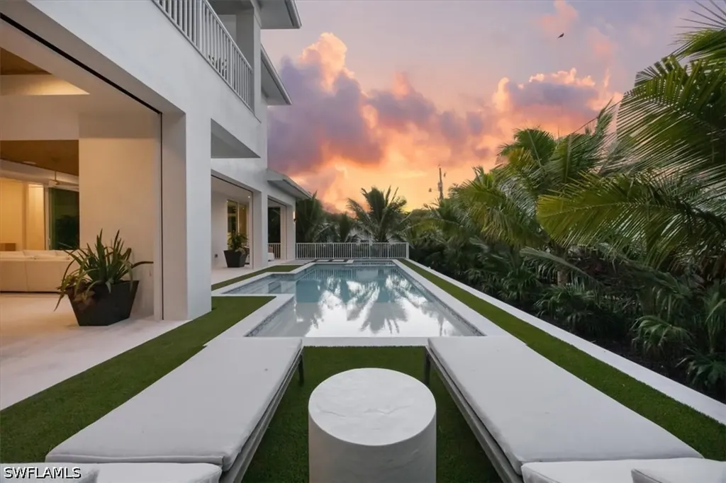 493 8th Avenue S Naples FL 34102