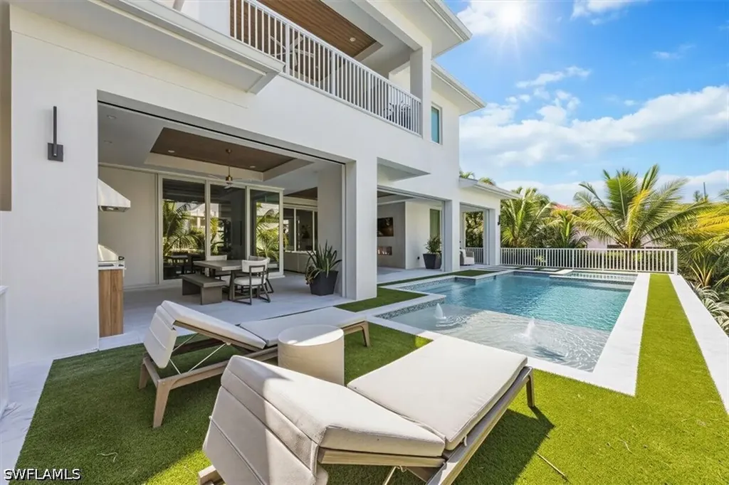 493 8th Avenue S Naples FL 34102
