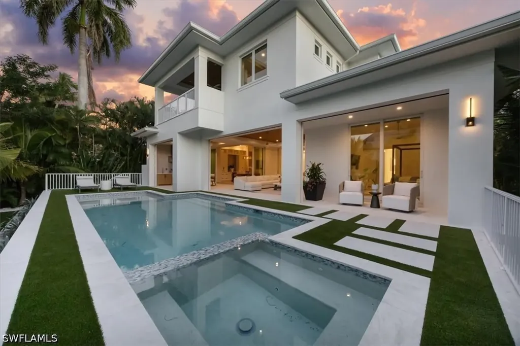 493 8th Avenue S Naples FL 34102