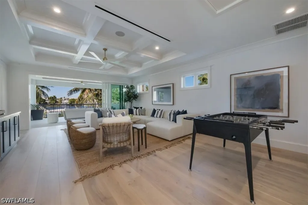493 8th Avenue S Naples FL 34102