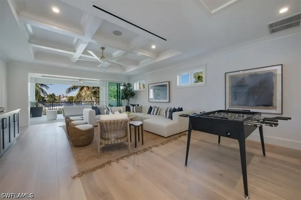 493 8th Avenue S Naples FL 34102