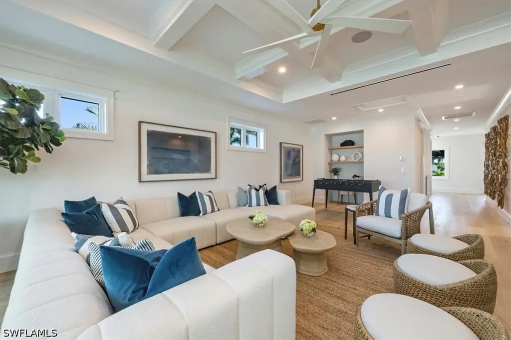 493 8th Avenue S Naples FL 34102