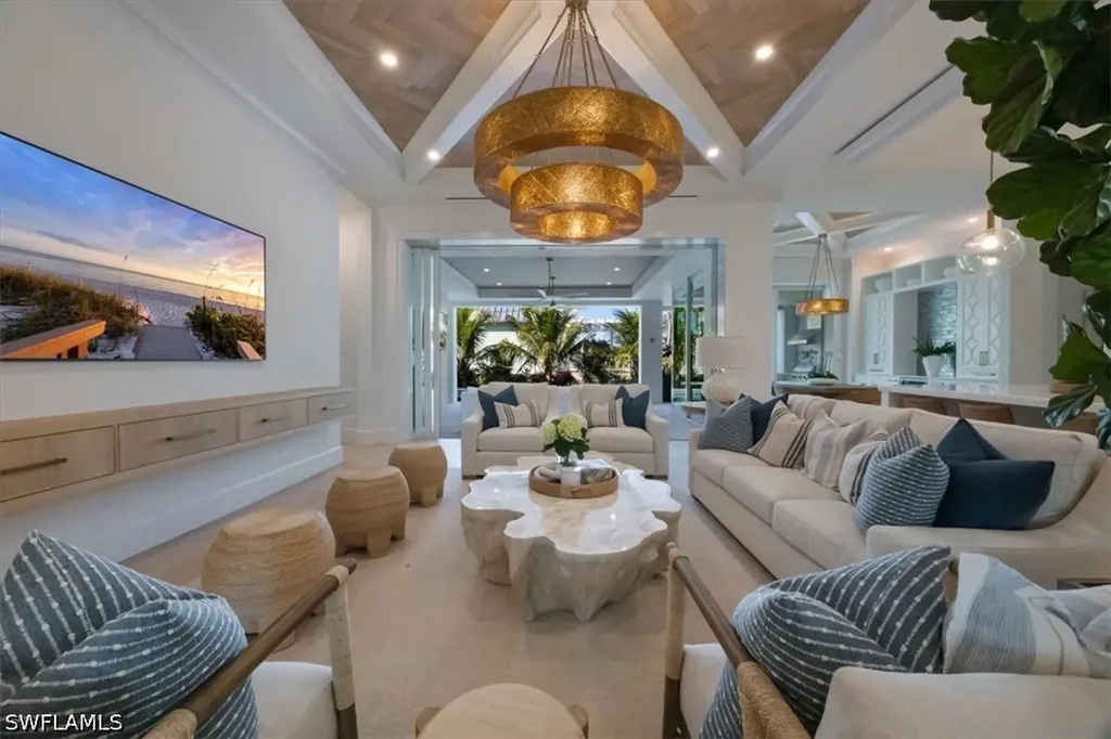 493 8th Avenue S Naples FL 34102