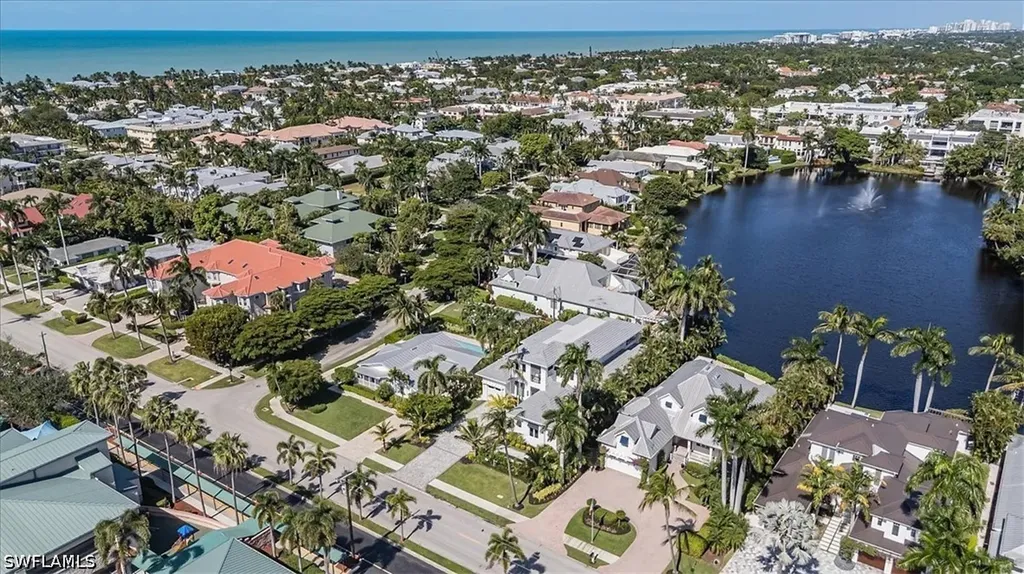 493 8th Avenue S Naples FL 34102