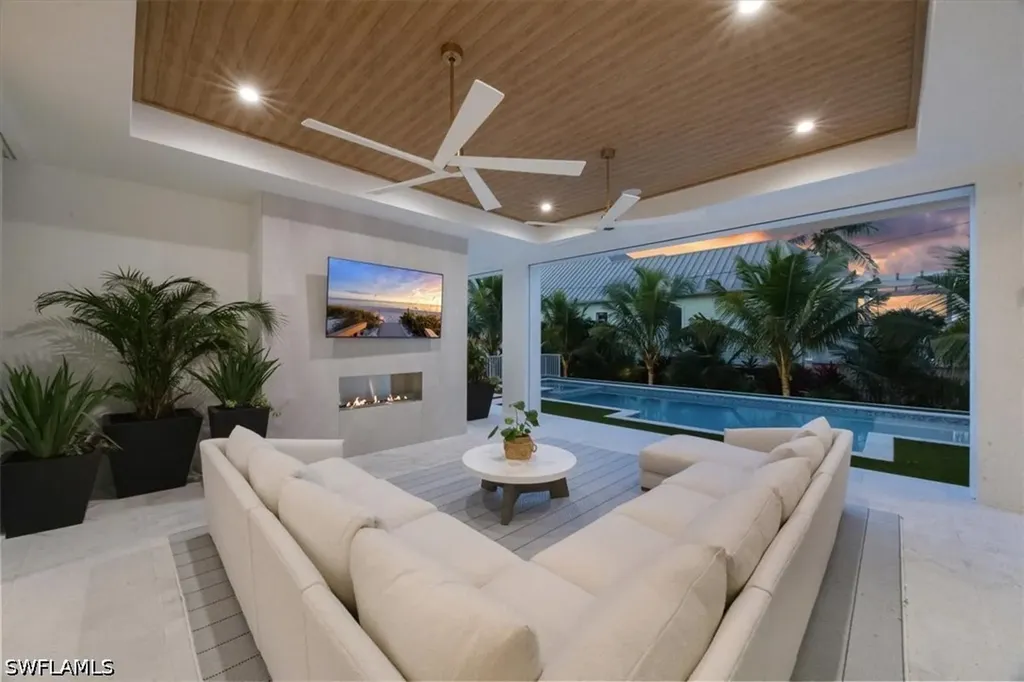 493 8th Avenue S Naples FL 34102