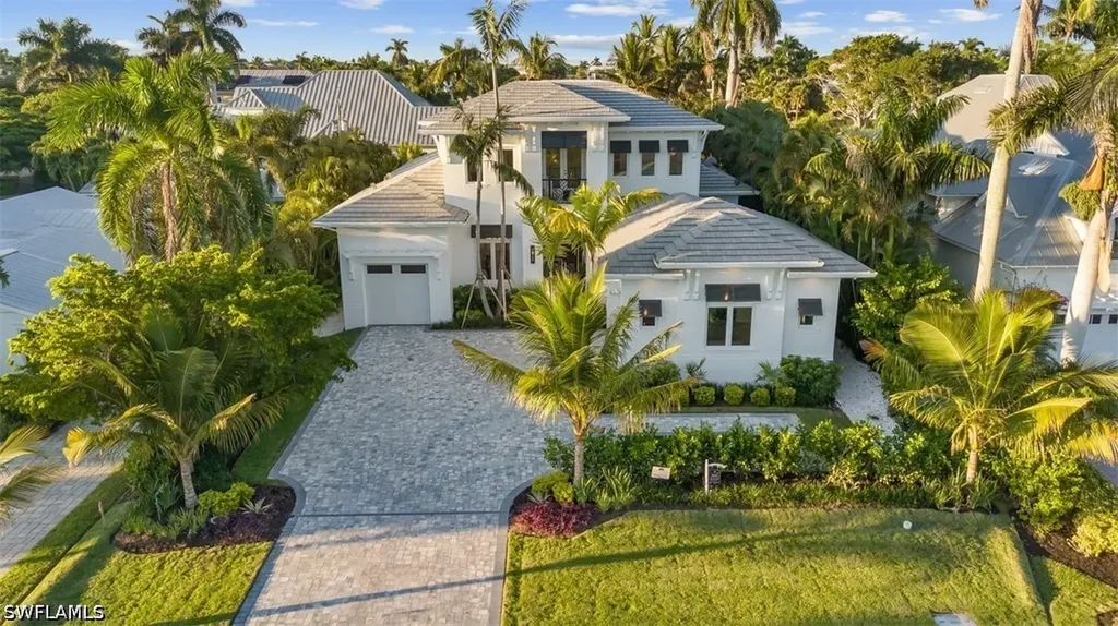 493 8th Avenue S Naples FL 34102
