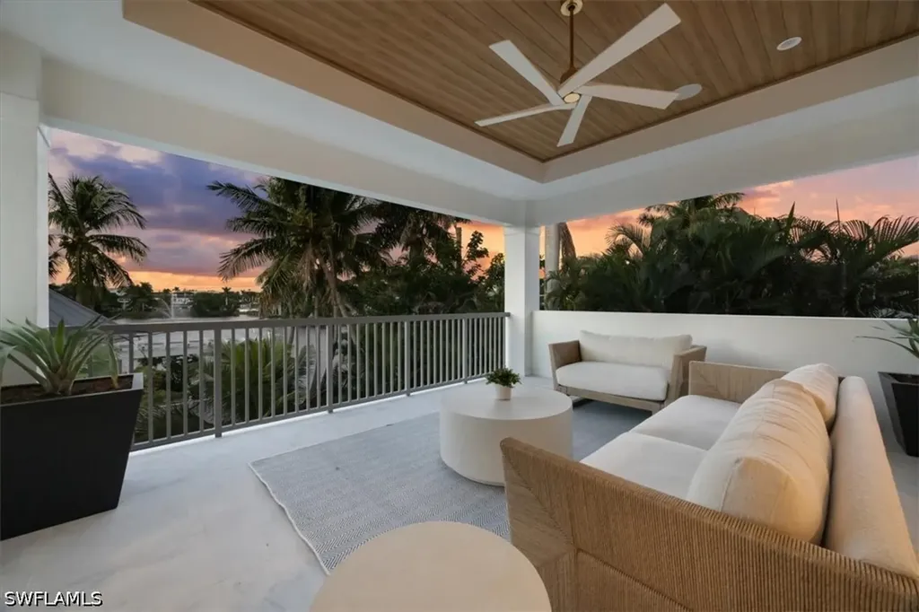 493 8th Avenue S Naples FL 34102